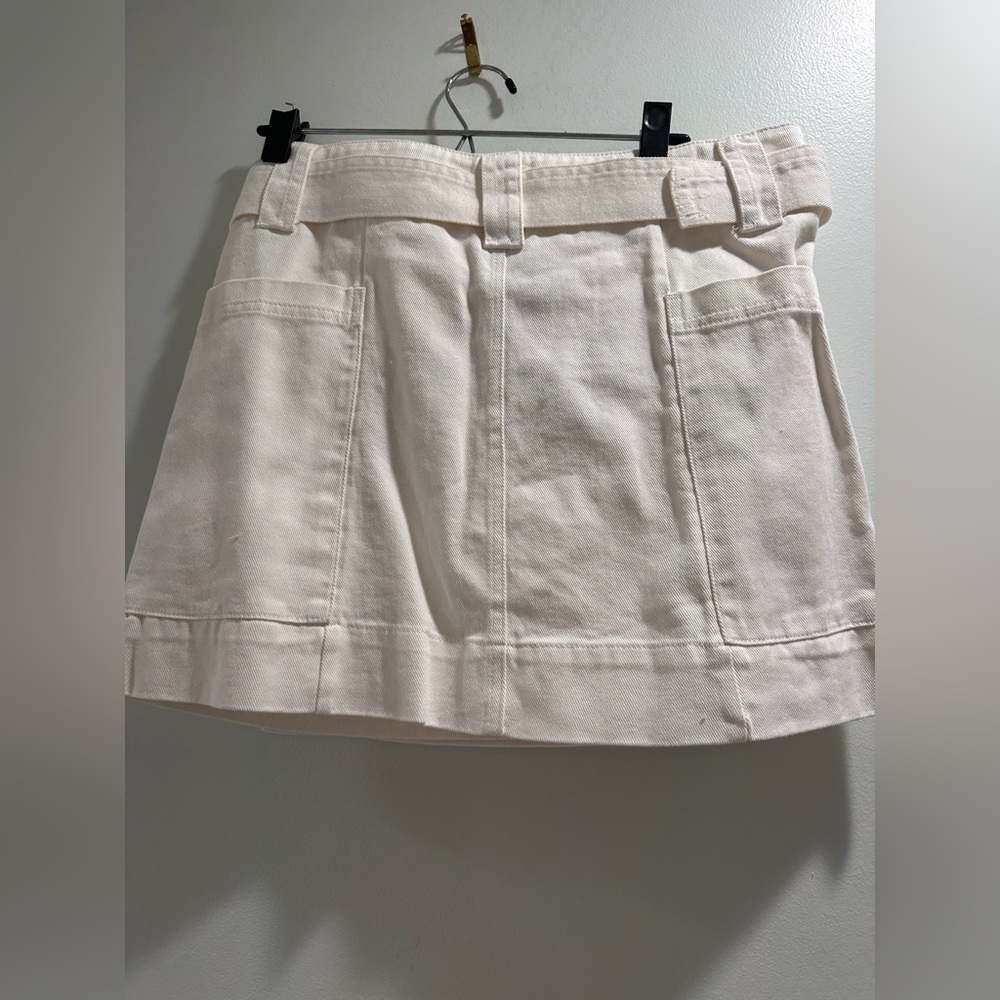 Women’s white cargo mini skirt - Picture 2 of 4
